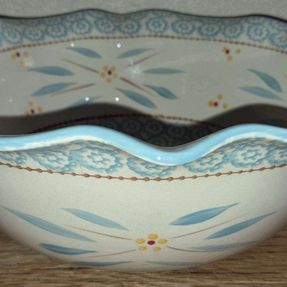 Tara Temptations Old World Light Blue Ruffled Edge 3 Qt Serving Bowl - Picture 5 of 5
